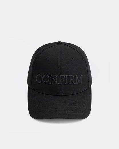 Confirm Cap in zwart, katoen met elastaan met gesloten achterkant en black-on-black Confirm-borduring