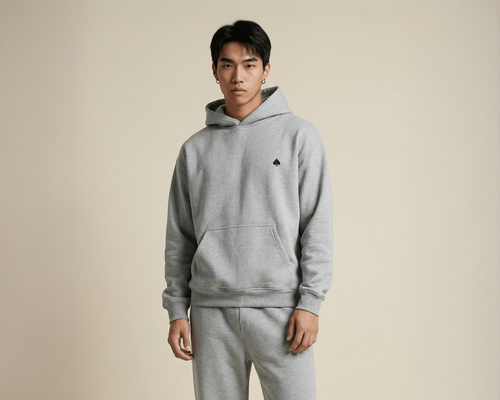 Model wearing sweat suit spade Confirm in grey