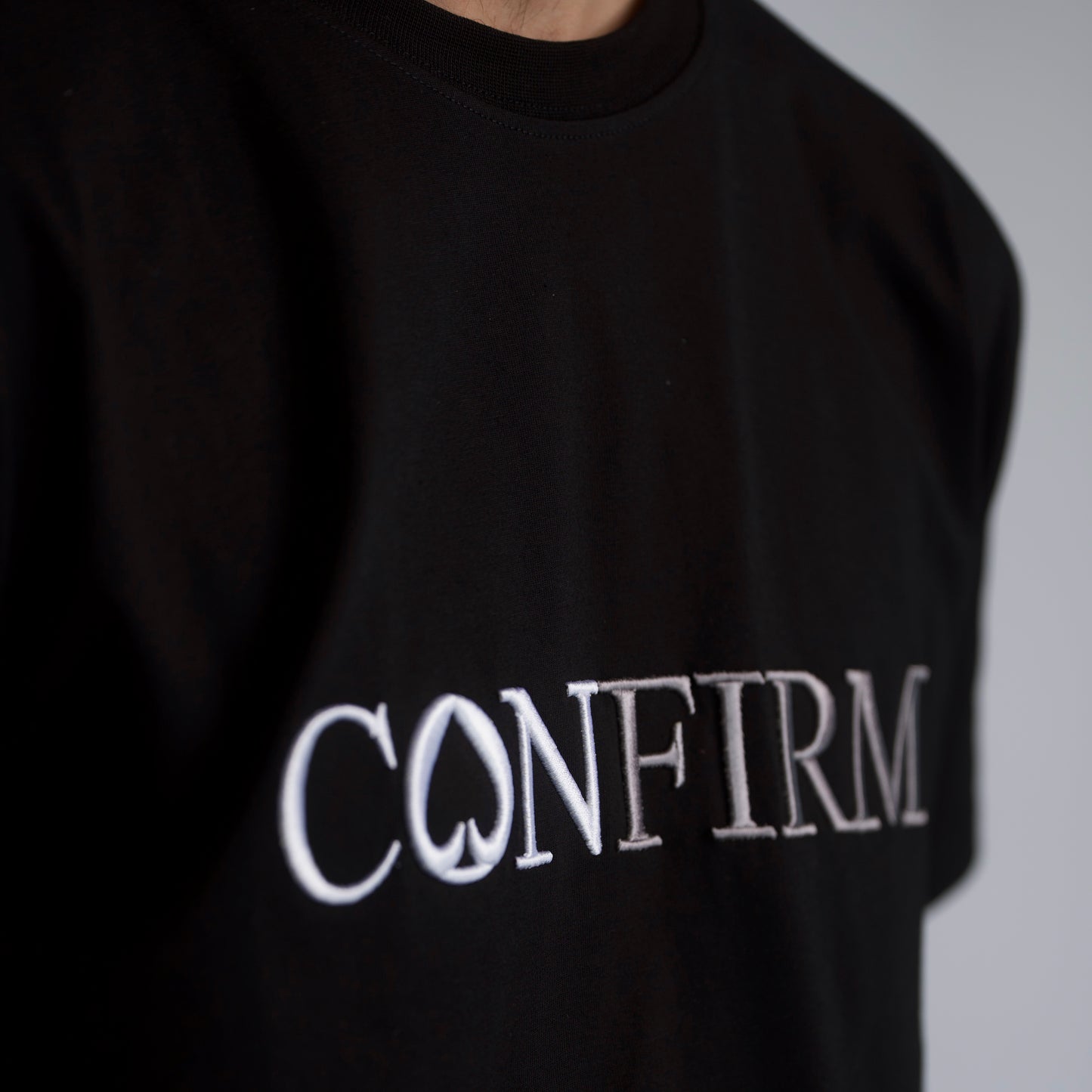 Confirm Original heren T-shirt met slim fit en 3D-borstborduring