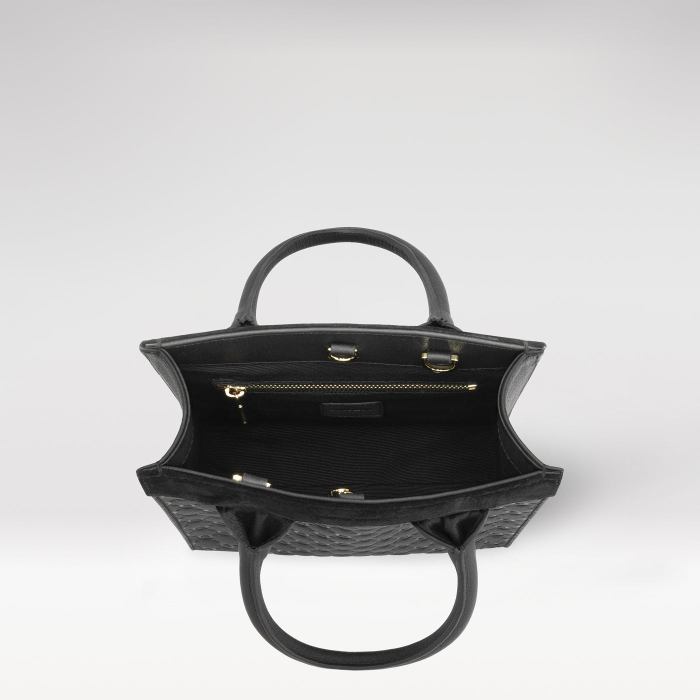 Confirm Mini Tote in zwart, 100% leer met ingestanst spade-patroon en goudkleurige details